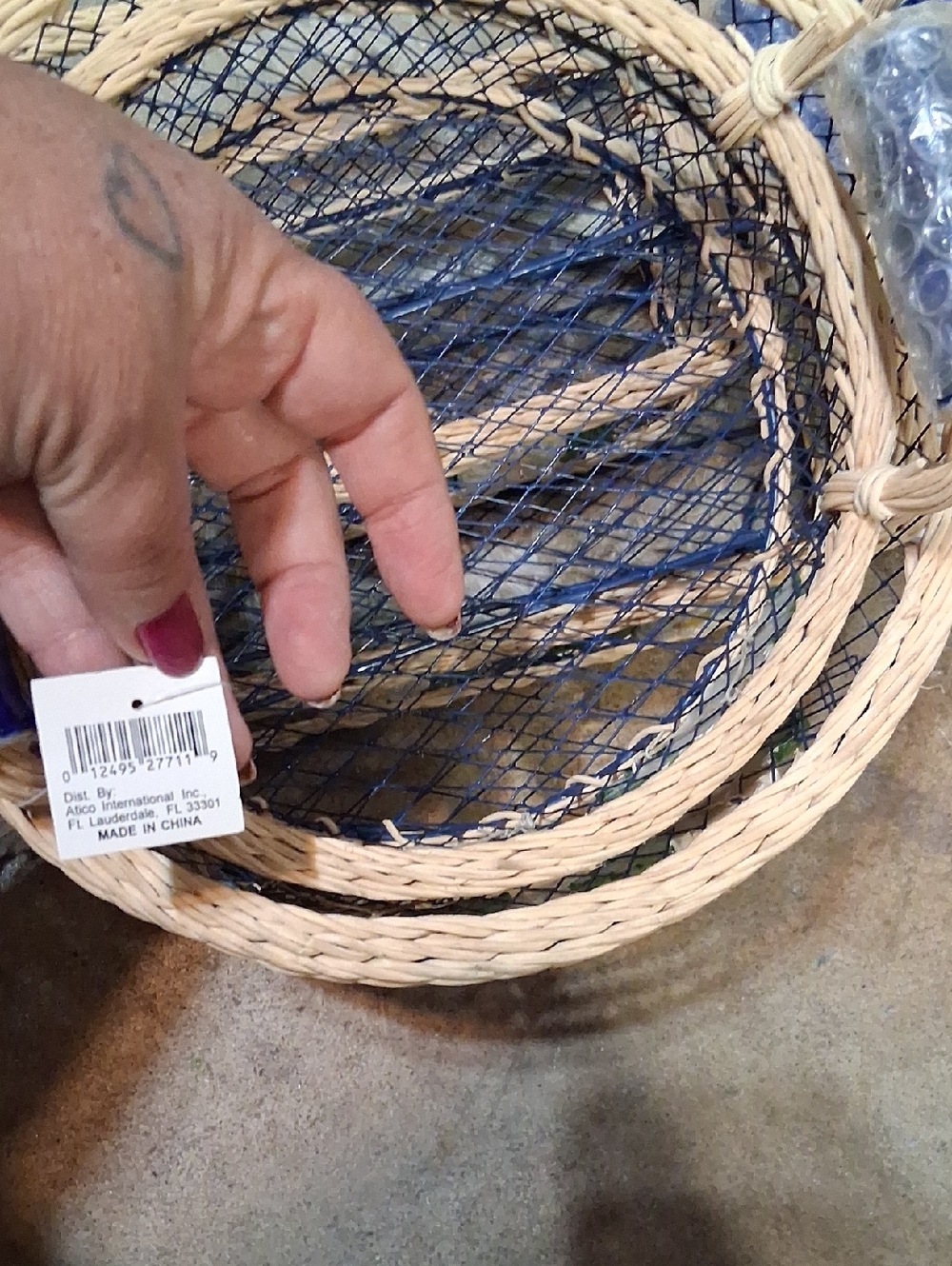 Two Blue Wicker Baskets with Daisy Accents - Picture 7 of 8
